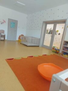 Katica bölcsis csoport terme. Gyermekek nélkül.