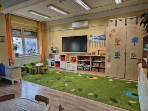 Katica csoport. Üres terem.