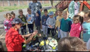 Nyuszi csoportkép. Túrázás.