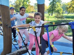 Pillangó csoport, játszótéren.